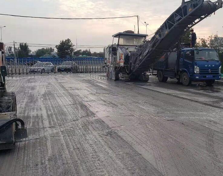 商都路天瑞，水泥道路拉毛銑刨