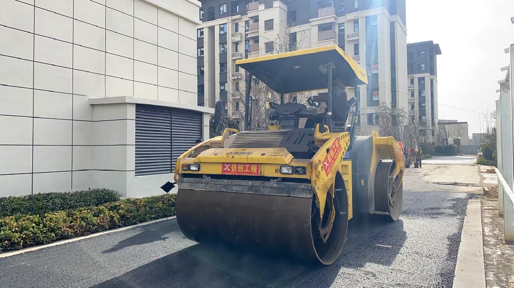 鄭州瀝青路面常見(jiàn)裂縫的種類