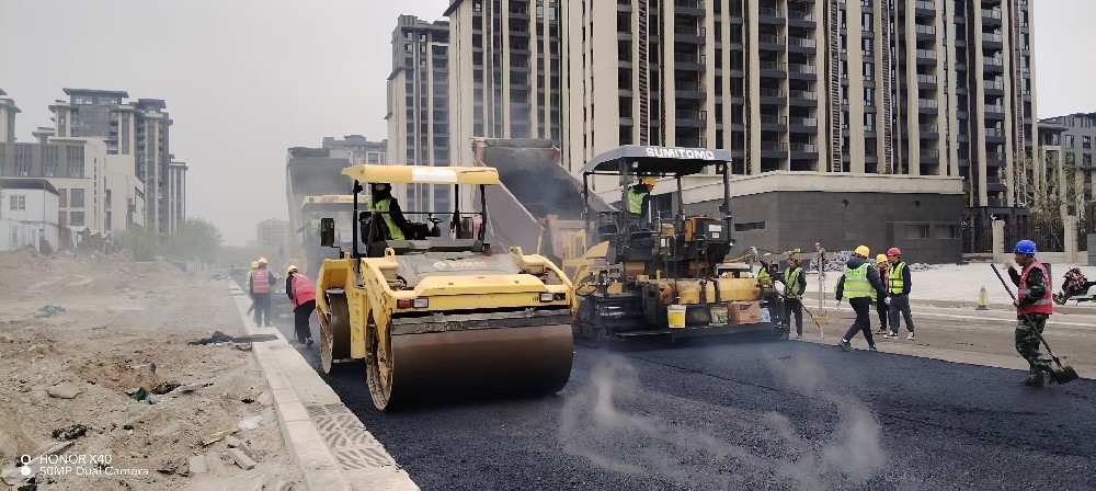匠心筑路，攜手同行丨鄭州瀝青路面施工廠家，為您鋪就品質(zhì)與信任之路