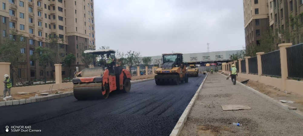 還在四處尋找靠譜的瀝青路面施工廠家？