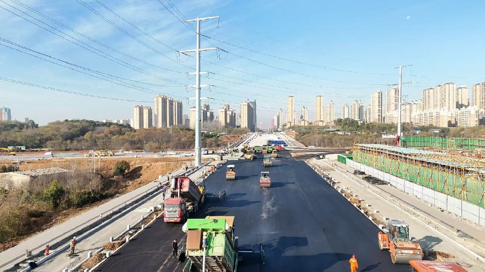 鄭州鄭州彩色瀝青路面：我們用色彩點(diǎn)亮城市角落