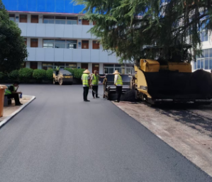 鄭州瀝青路面施工廠家暢行無(wú)憂的瀝青路面締造者